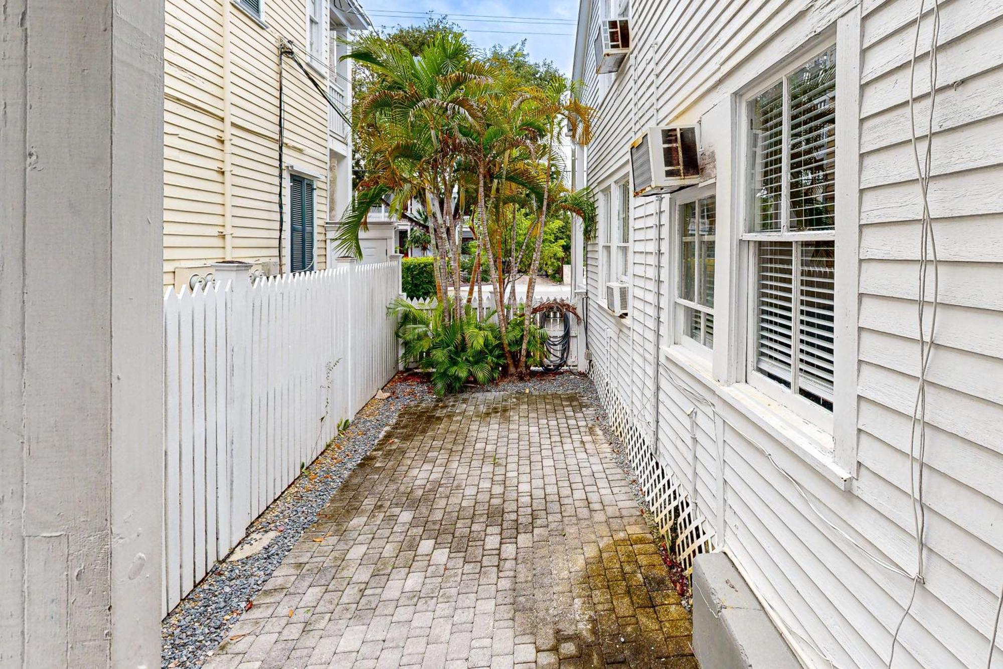 Four Flowers Guesthouse Key West Exterior photo